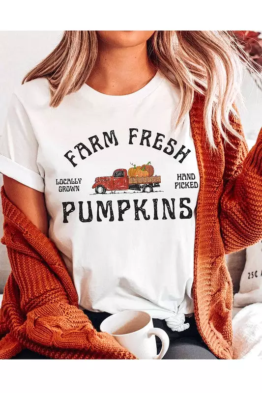 FARM FRESH PUMPKINS GRAPHIC TEE