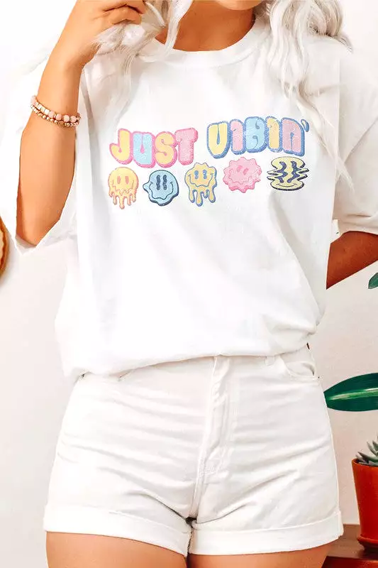 JUST VIBIN GRAPHIC TEE