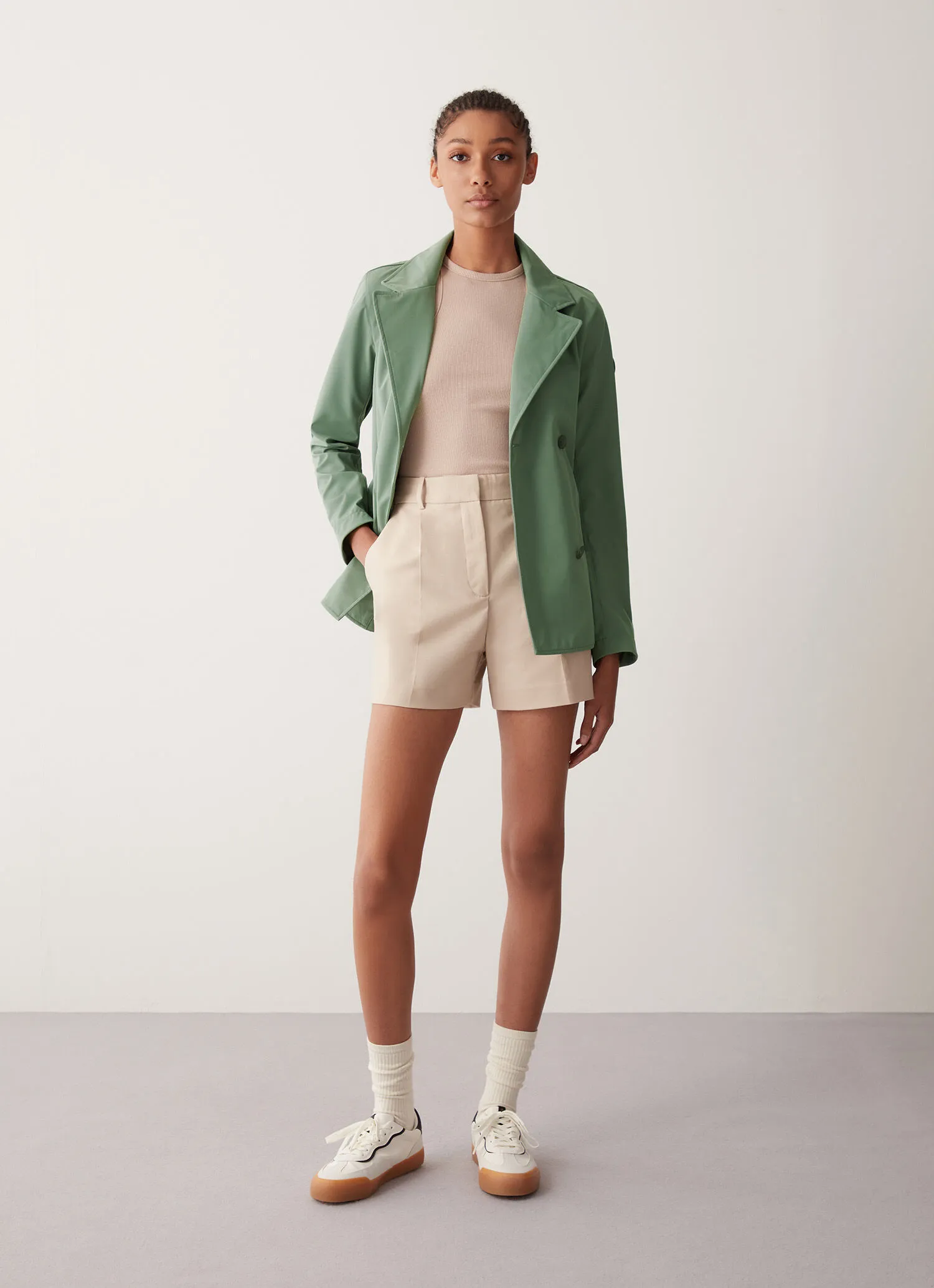 Short softshell trench coat with belted waist-